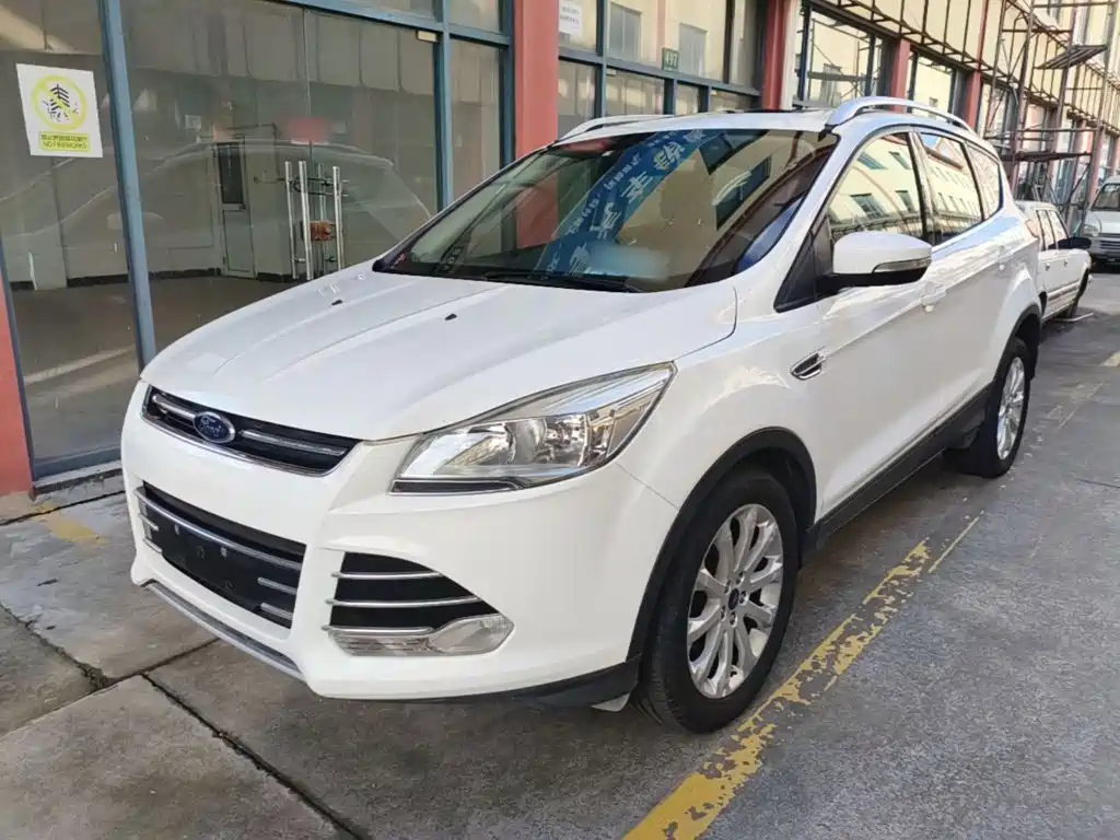 Ford Kuga 2015 — фото 1