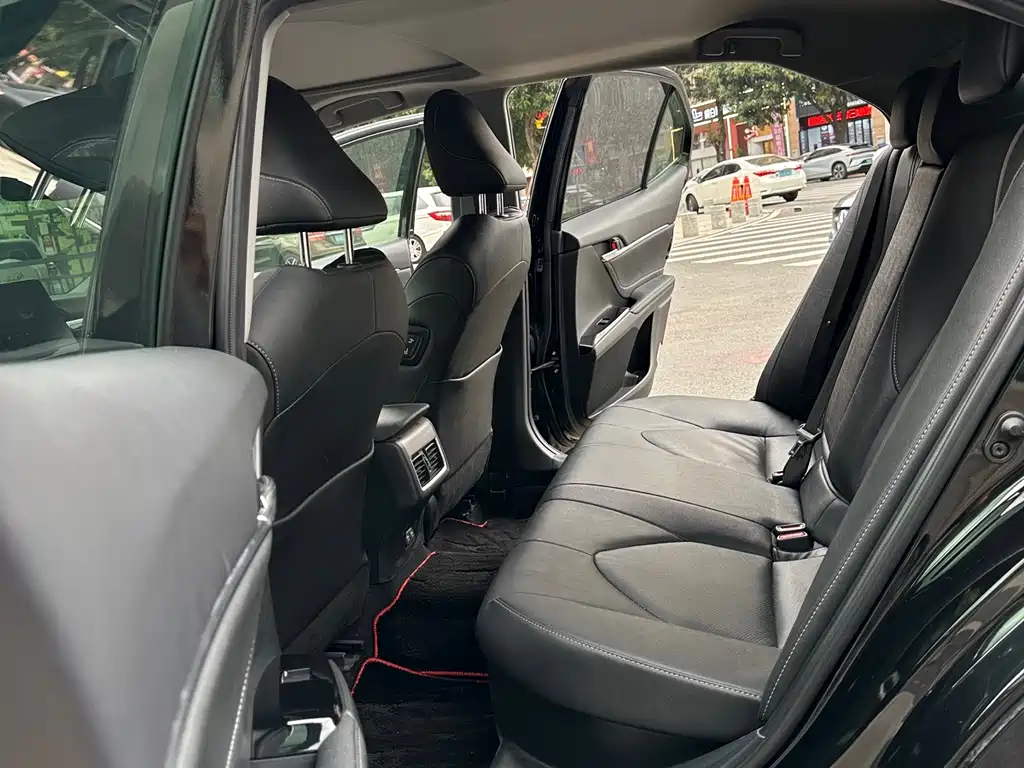 Toyota Camry 2021 — фото 12