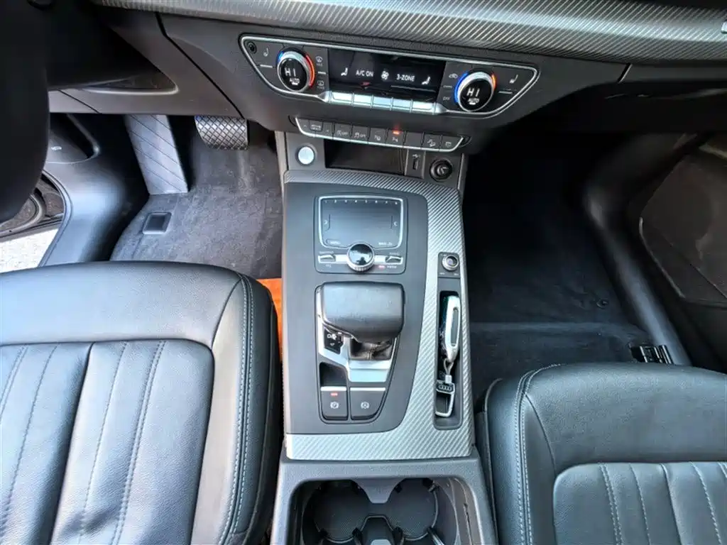 Audi Q5L 2021 — фото 20