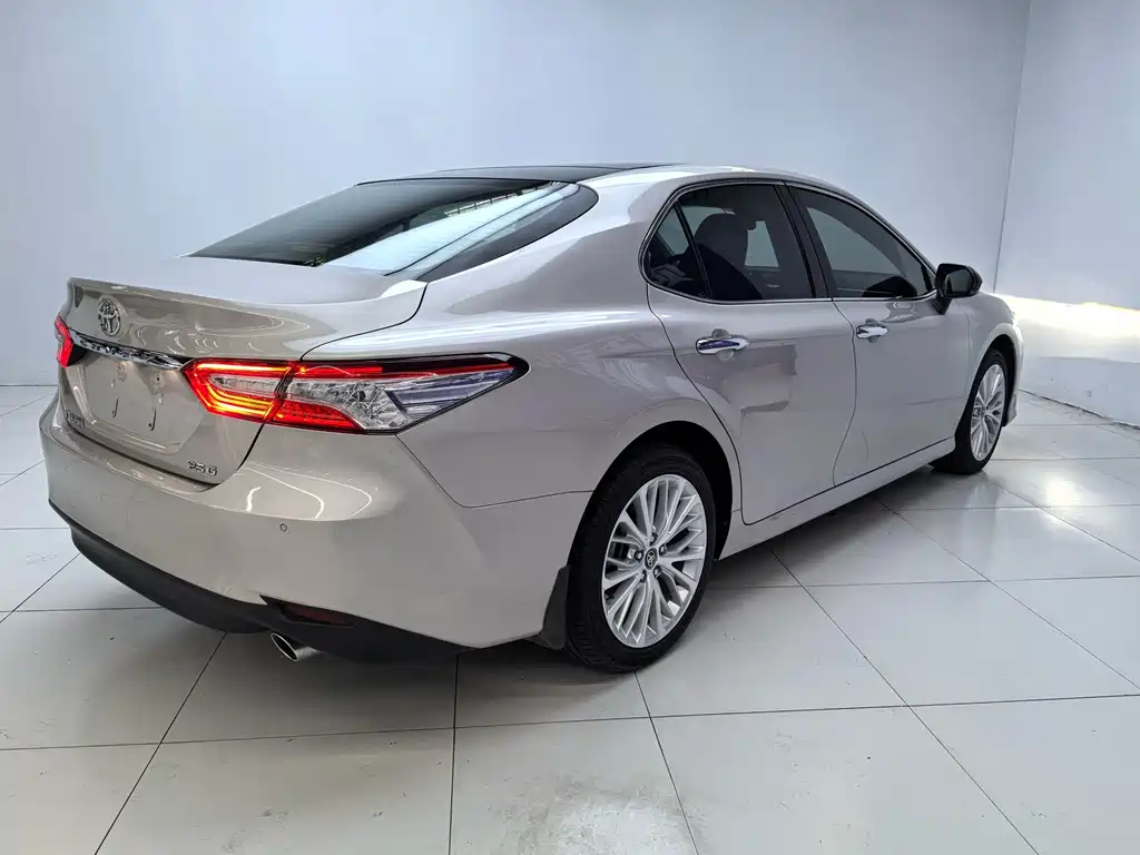 Toyota Camry 2020 — фото 17
