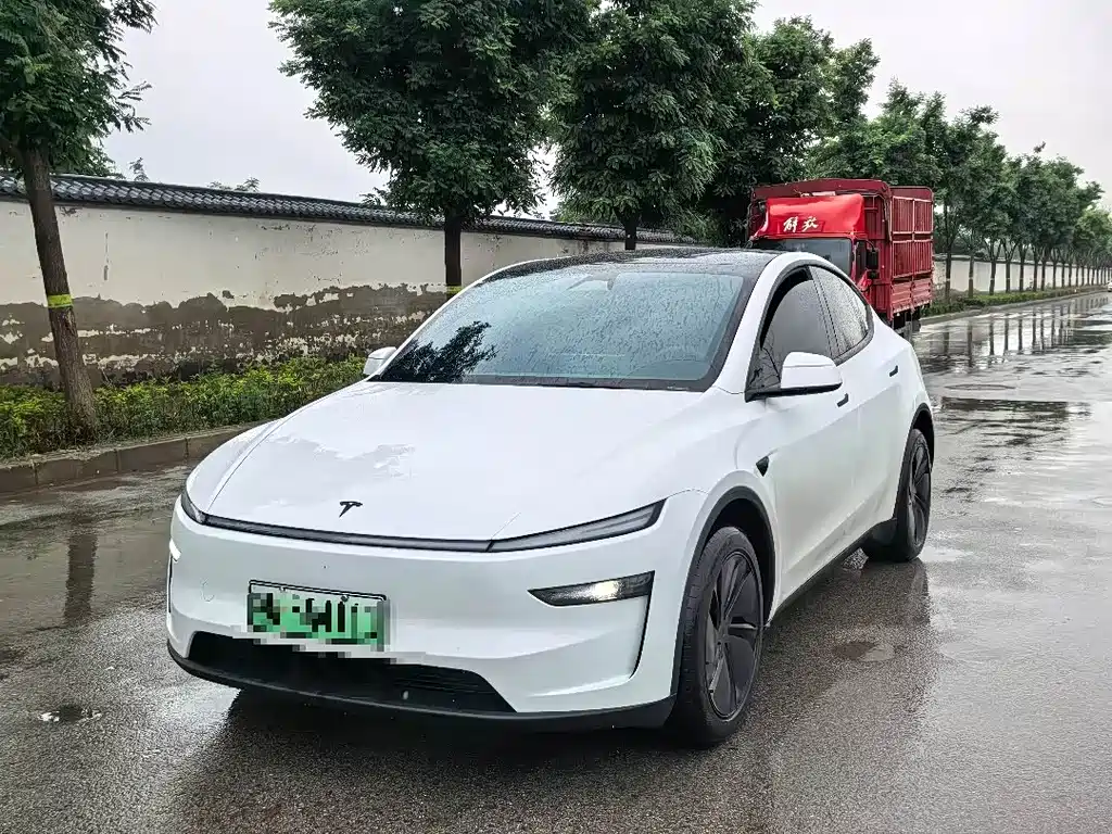 Tesla Model Y 2026 — фото 1