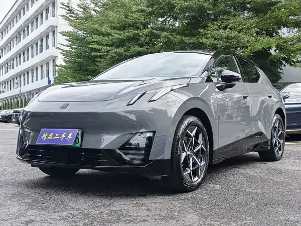 Lynk & Co Z20 2024