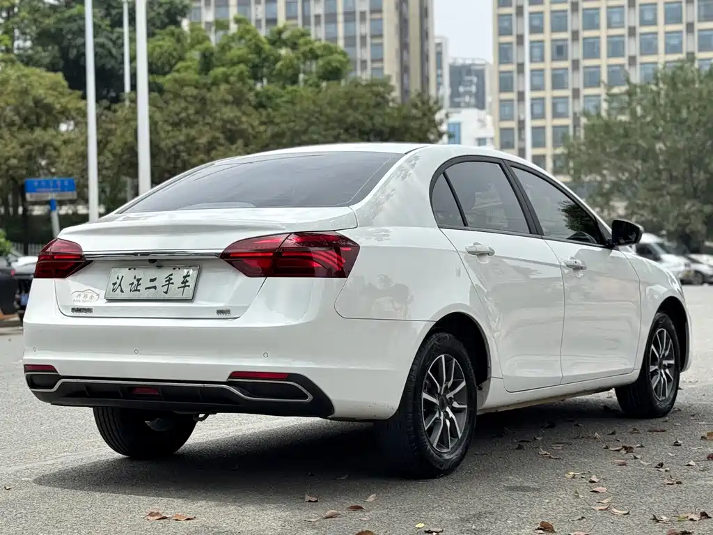 Geely Emgrand 2020 — фото 15