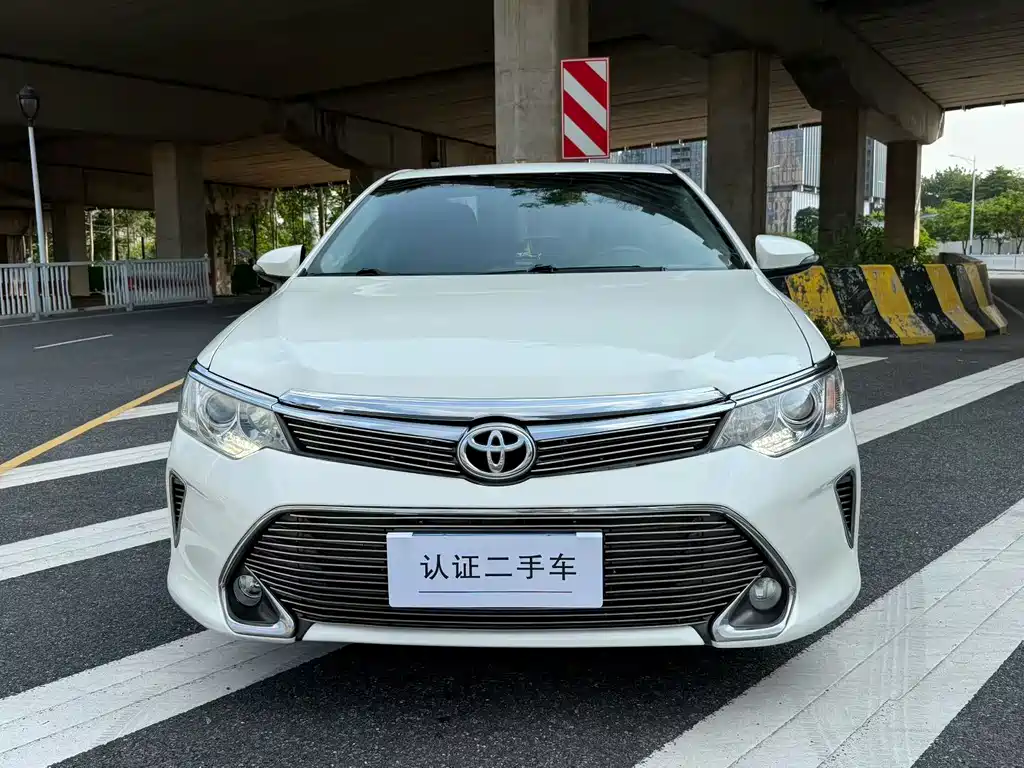 Toyota Camry 2016 — фото 2