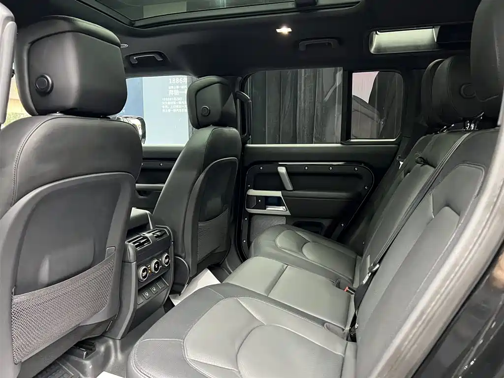 Land Rover Defender 2024 — фото 27