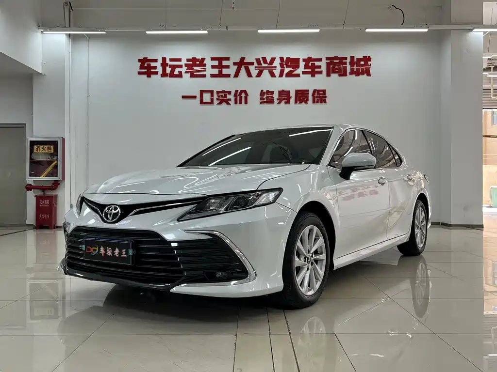 Toyota Camry 2024 — фото 1