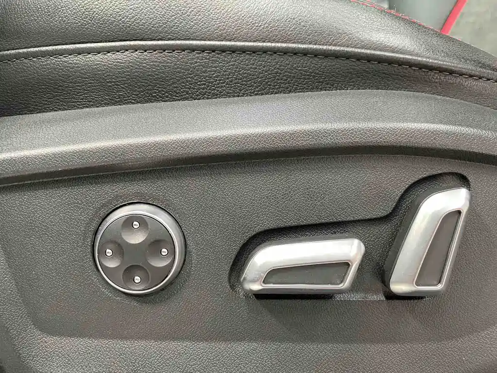 Audi Q2L 2023 — фото 16