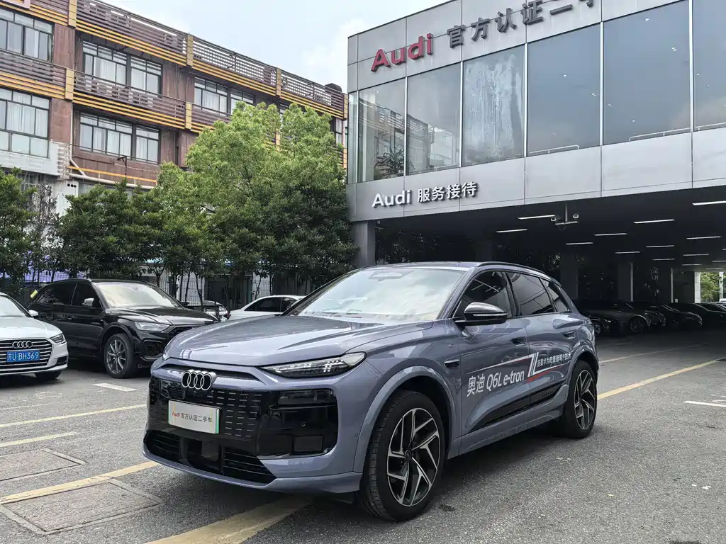 Audi Q6L e-tron 2025 — фото 1