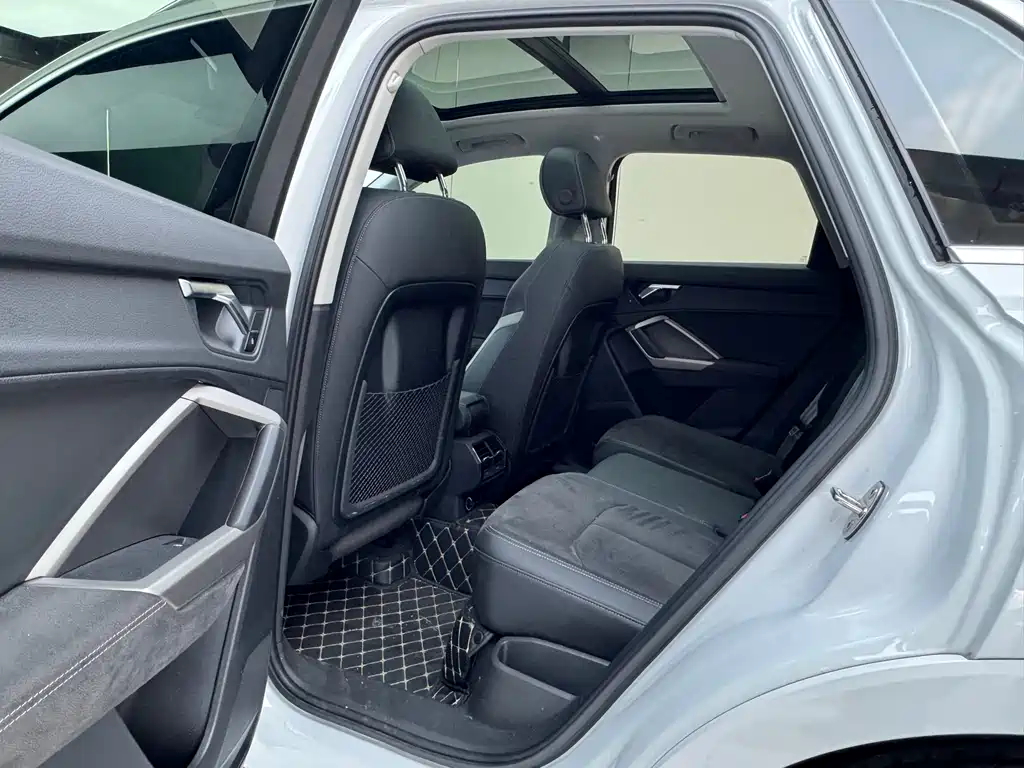 Audi Q3 2023 — фото 10
