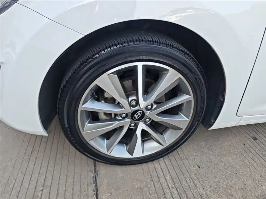 Hyundai Elantra Langdong 2015 — фото 23
