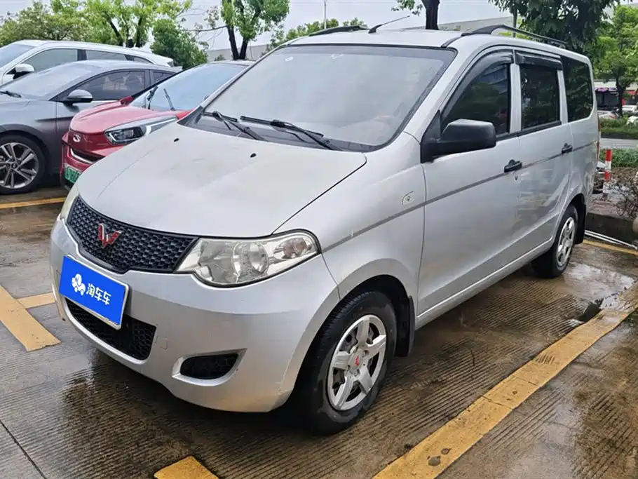 Wuling Hongguang 2015