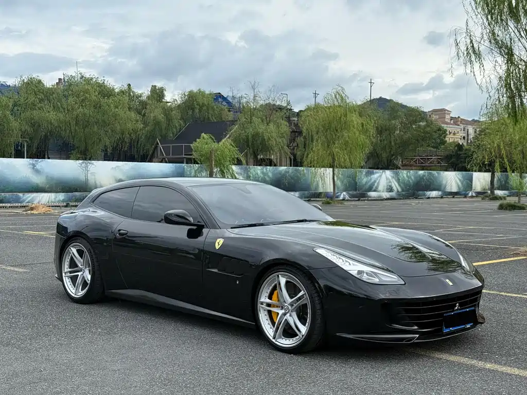 Ferrari GTC4Lusso 2018 — фото 3