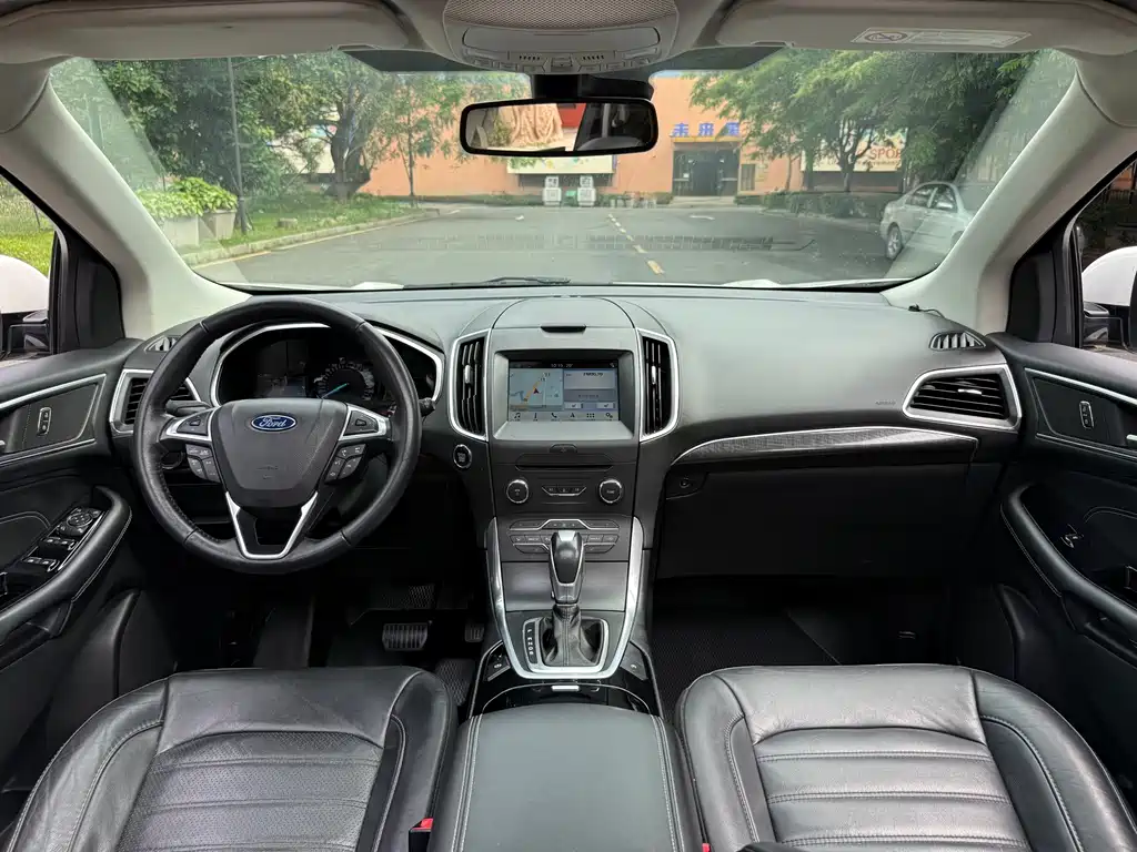 Ford Edge 2018 — фото 11