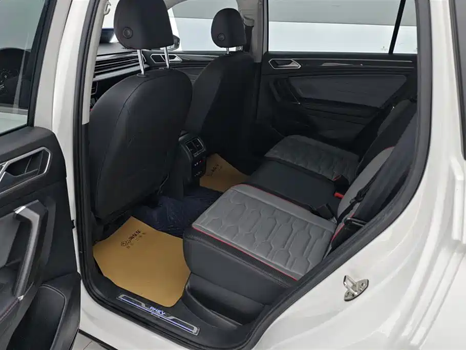 Volkswagen Tiguan L PHEV 2022 — фото 11