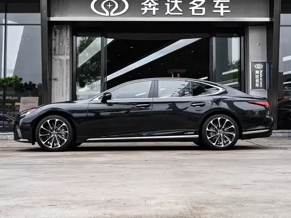 Lexus LS 2022