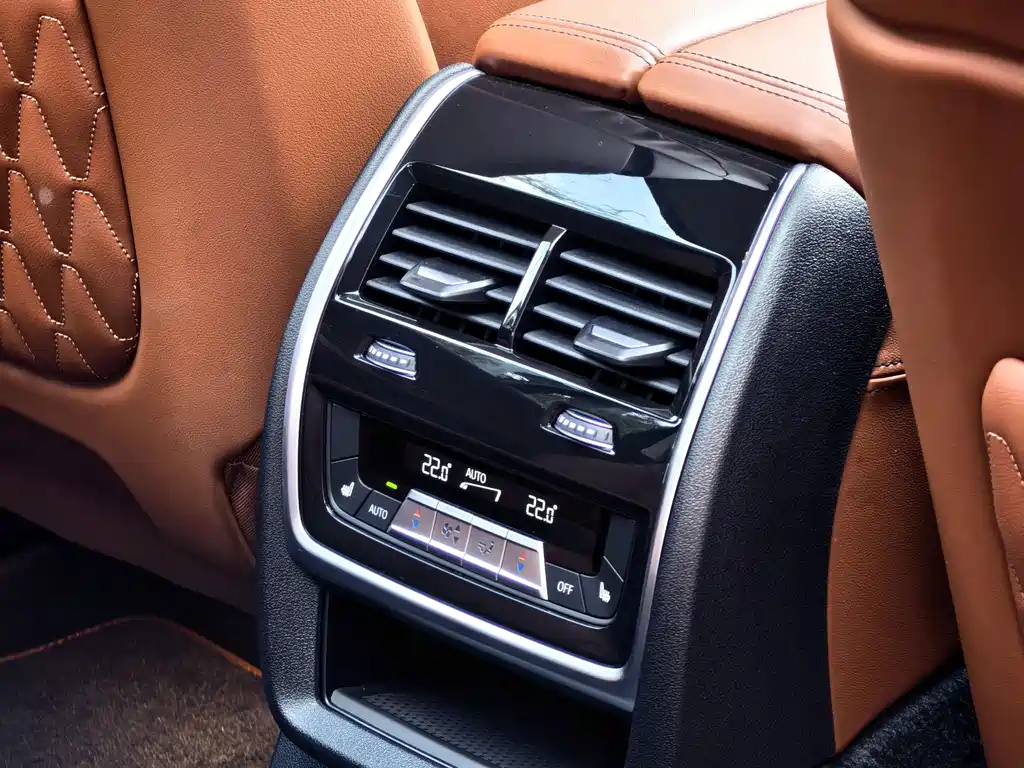 BMW X7 M60i 2023 — фото 14