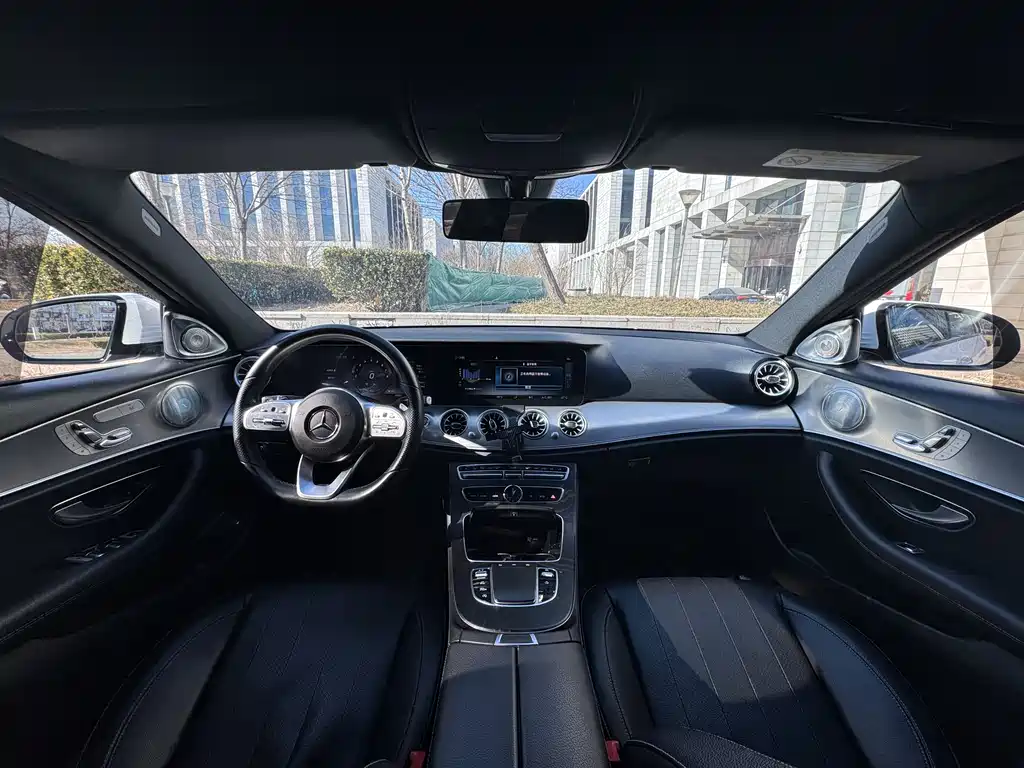 Mercedes-Benz E-Class 2019 — фото 15