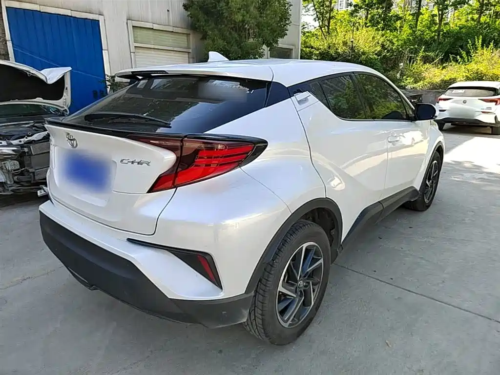 Toyota C-HR 2022 — фото 7