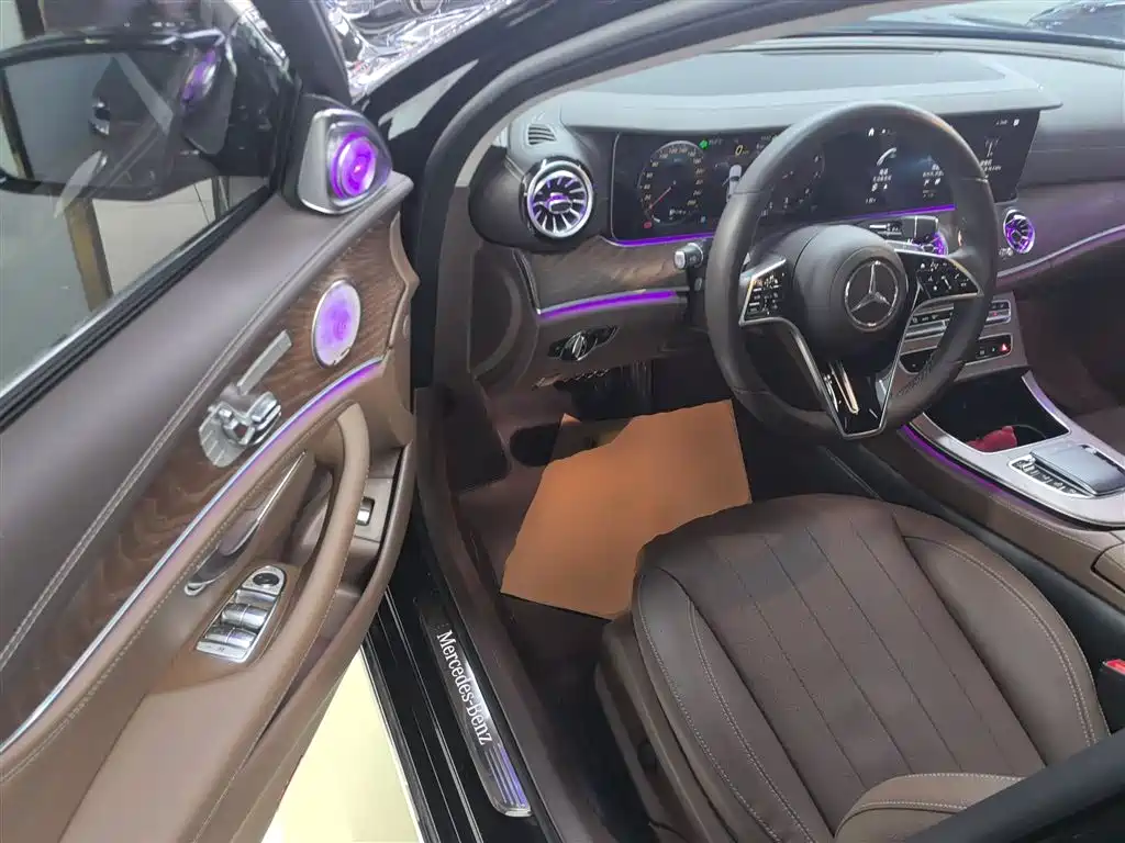 Mercedes-Benz E-Class 2023 — фото 16