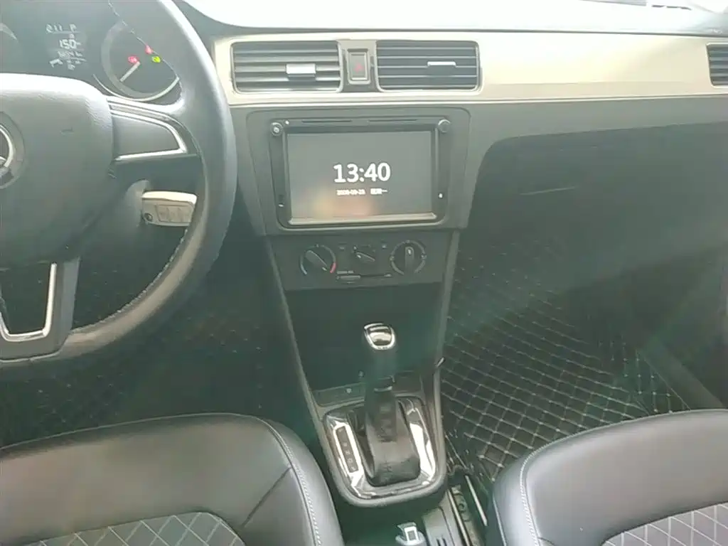 Skoda Rapid Spaceback 2020 — фото 13