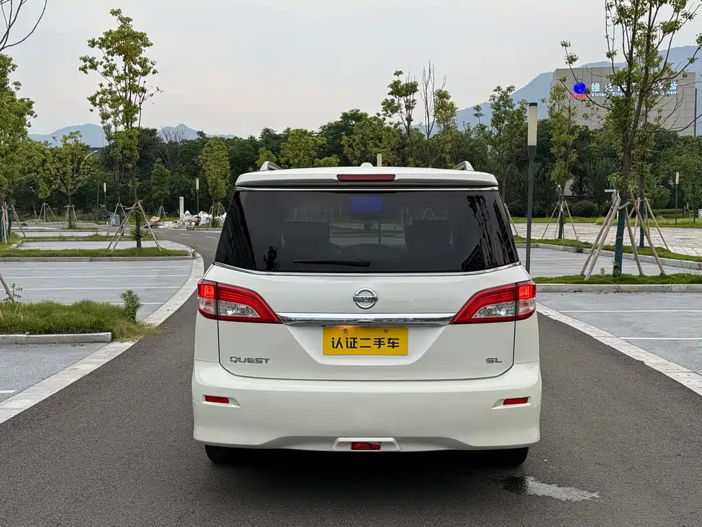 Nissan Quest 2017 — фото 17