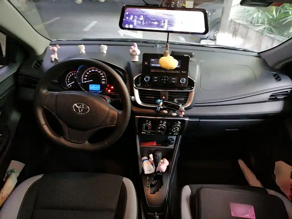 Toyota Yaris L 2020 — фото 6