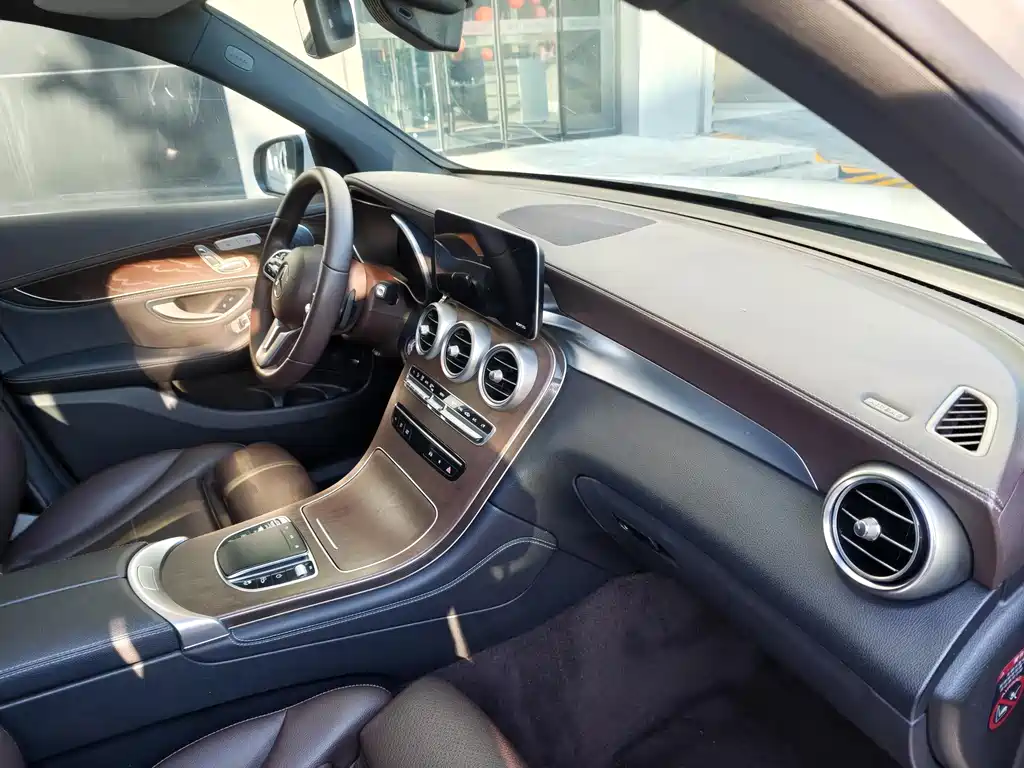 Mercedes-Benz GLC 2020 — фото 24