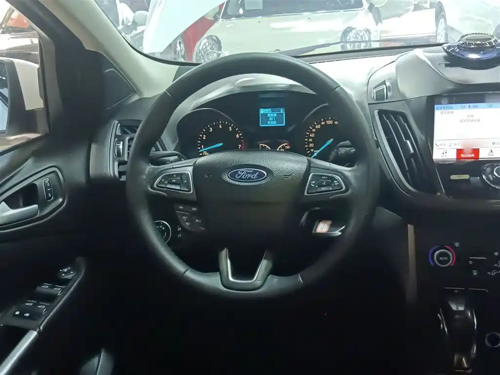 Ford Kuga 2017 — фото 11