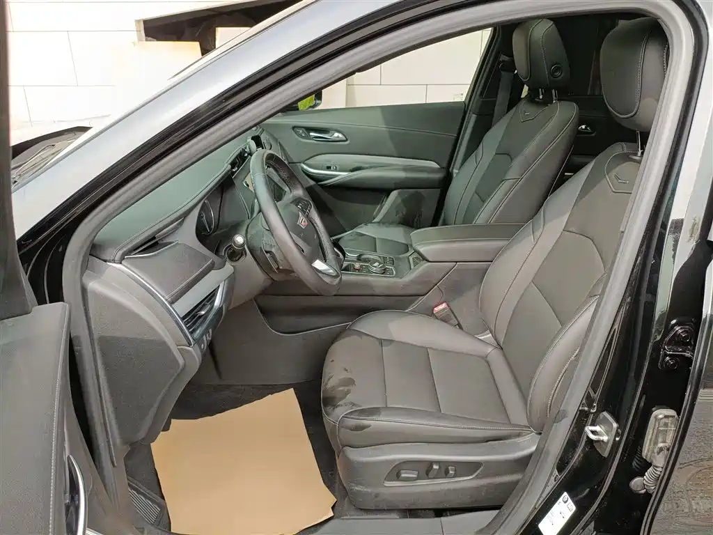 Cadillac XT4 2020 — фото 11