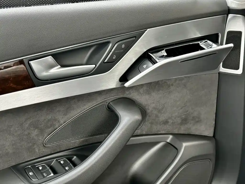 Audi A8 2016 — фото 22