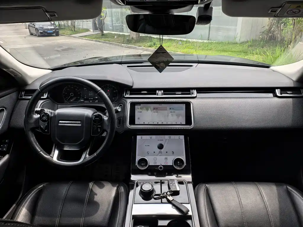 Land Rover Velar 2018 — фото 11