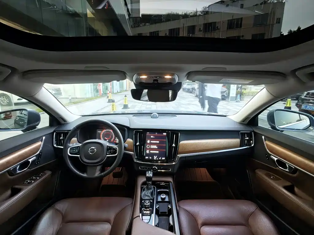 Volvo S90 2018 — фото 17