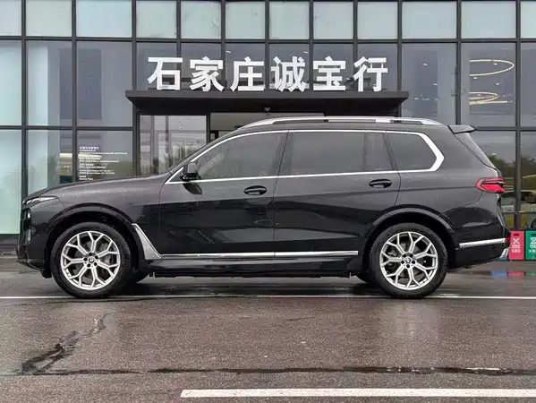 BMW X7 2025