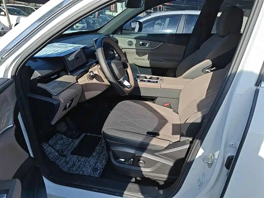 Chery Tiggo 8 PLUS C-DM 2025 — фото 15