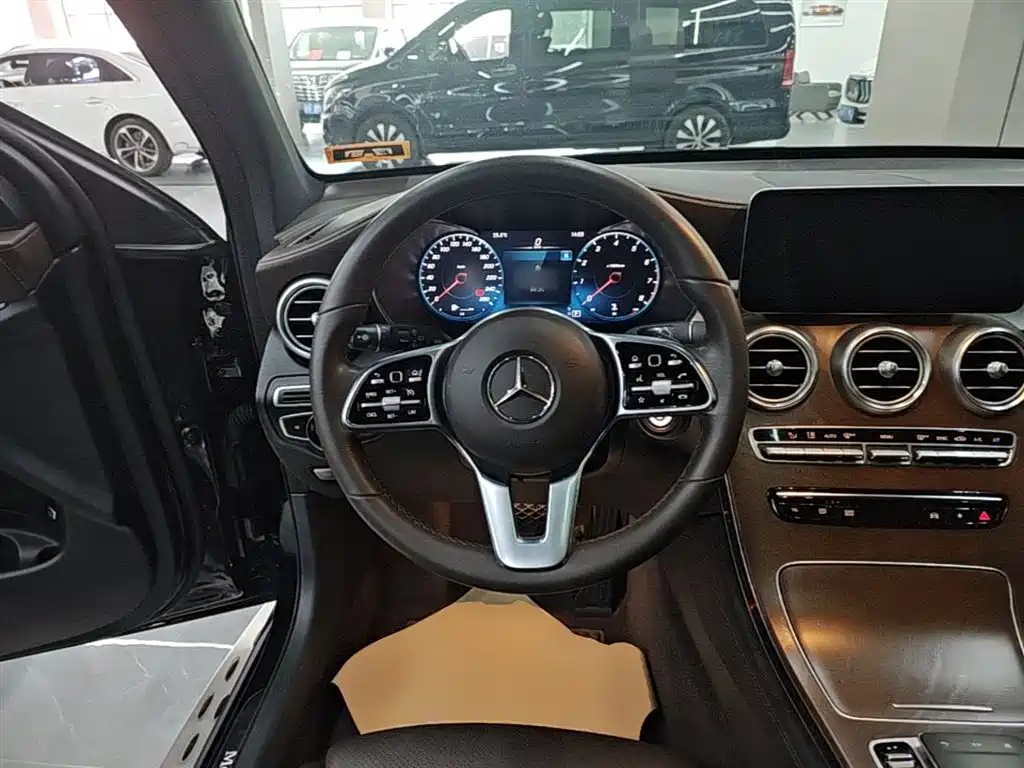 Mercedes-Benz GLC 2019 — фото 11