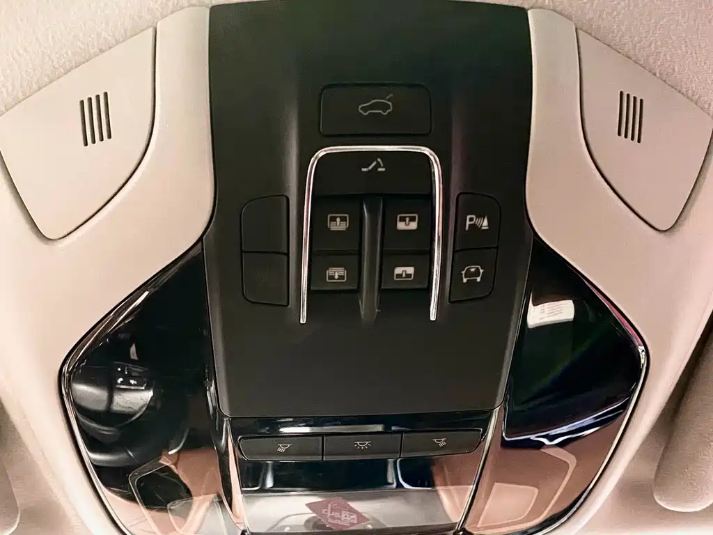 Maserati Levante 2017 — фото 35