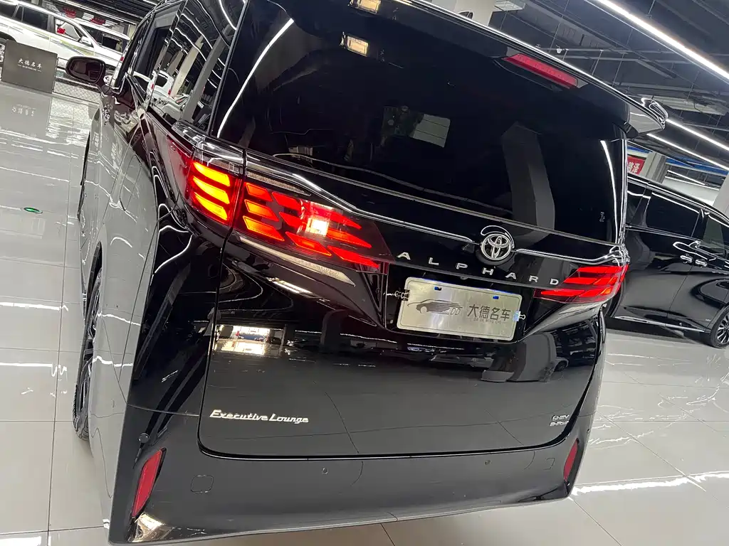 Toyota Alphard 2025 — фото 7
