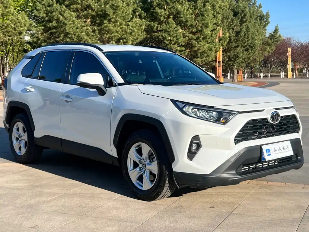 Toyota RAV4 2025 — фото 3