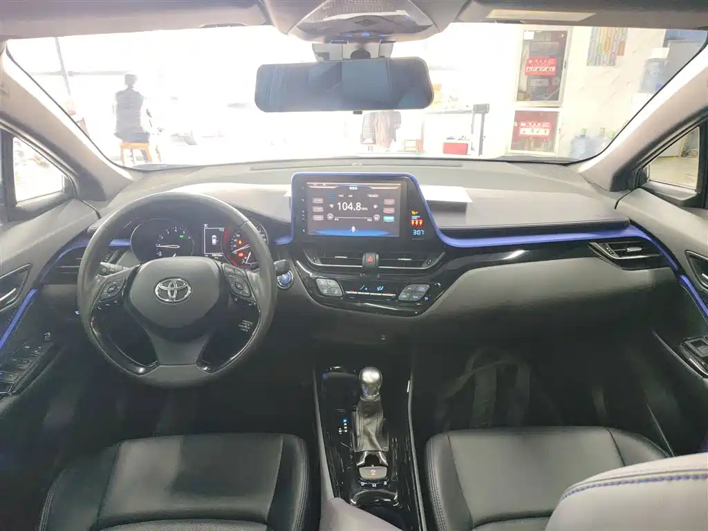 Toyota C-HR 2019 — фото 6