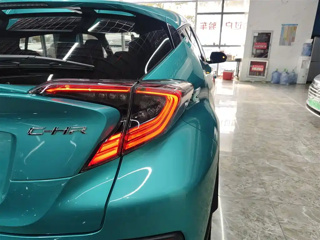 Toyota C-HR 2019 — фото 24
