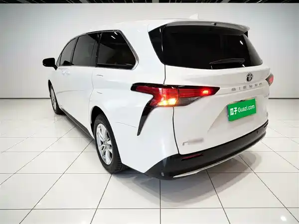 Toyota Sienna 2023