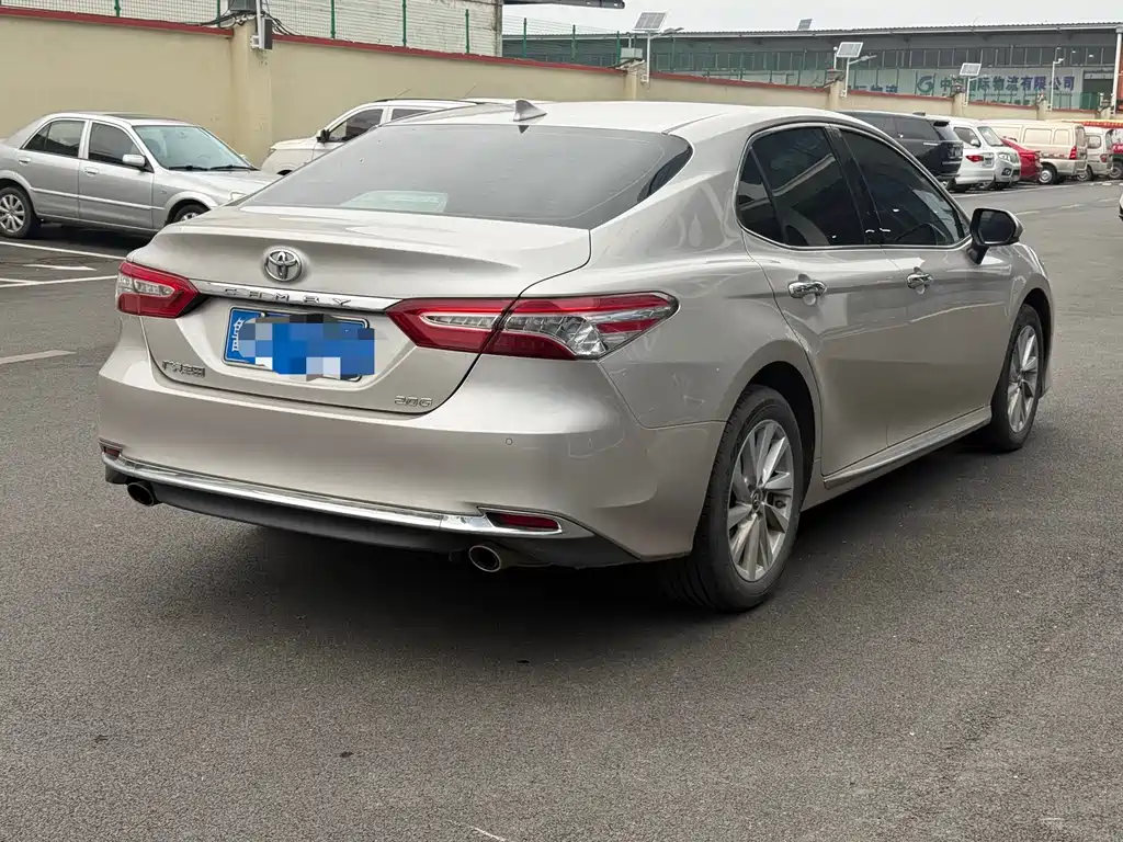 Toyota Camry 2024 — фото 2