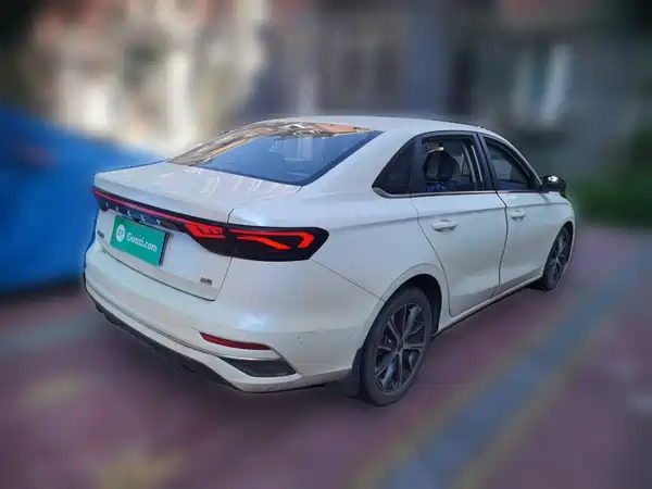 Geely Emgrand 2022