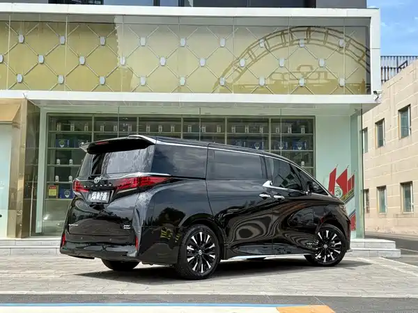 Toyota Alphard 2024