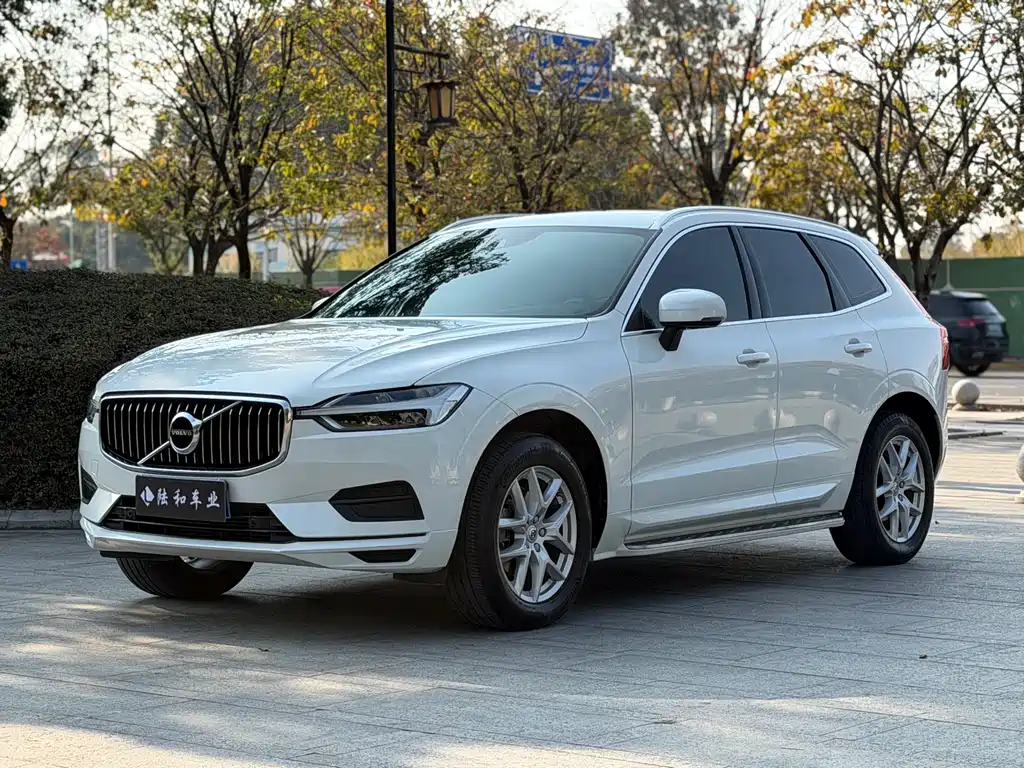 Volvo XC60 2019 — фото 1