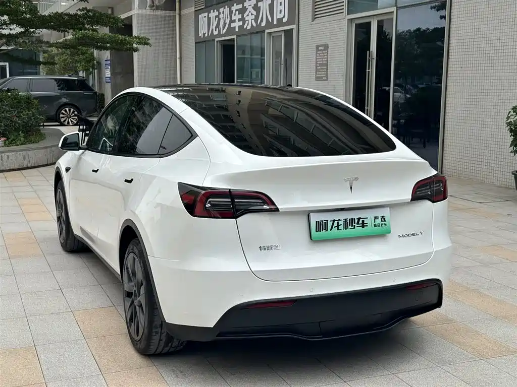 Tesla Model Y 2024 — фото 19
