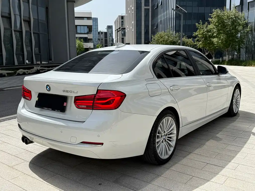BMW 3 Series 2018 — фото 4