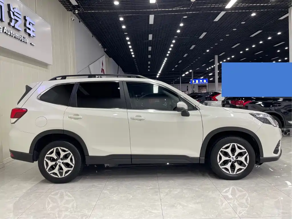 Subaru Forester 2022 — фото 9