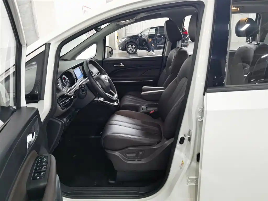 GAC Motor Trumpchi M6 2019 — фото 10