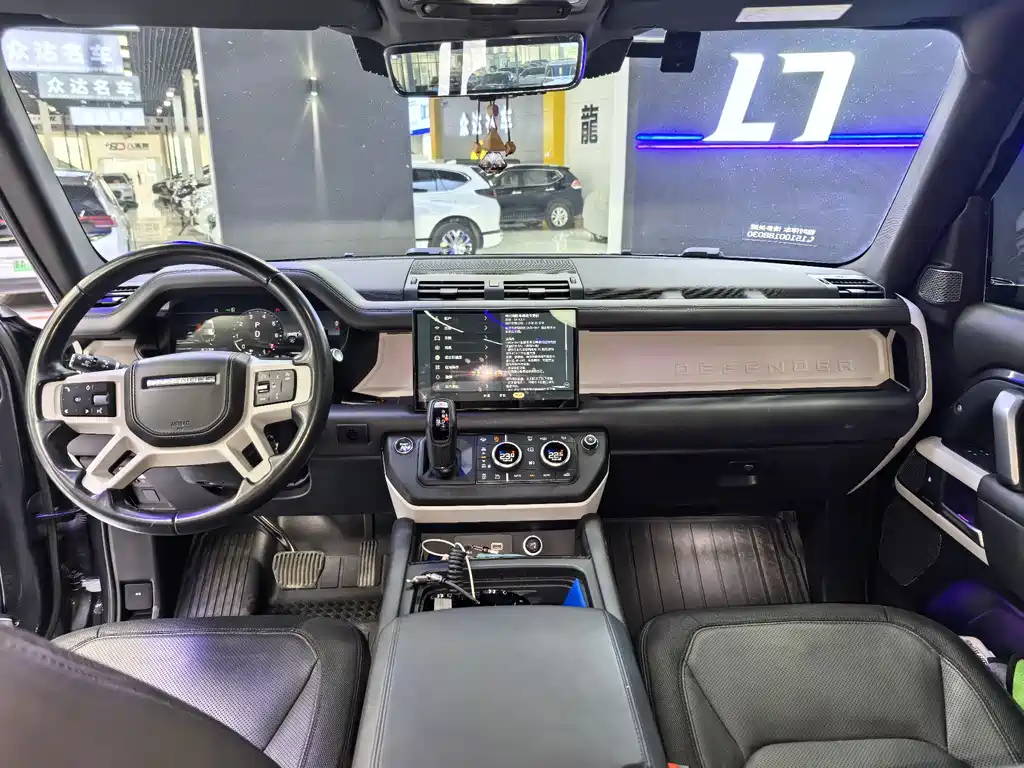 Land Rover Defender 2023 — фото 11